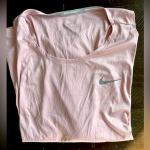 🩷Nike top size 2x